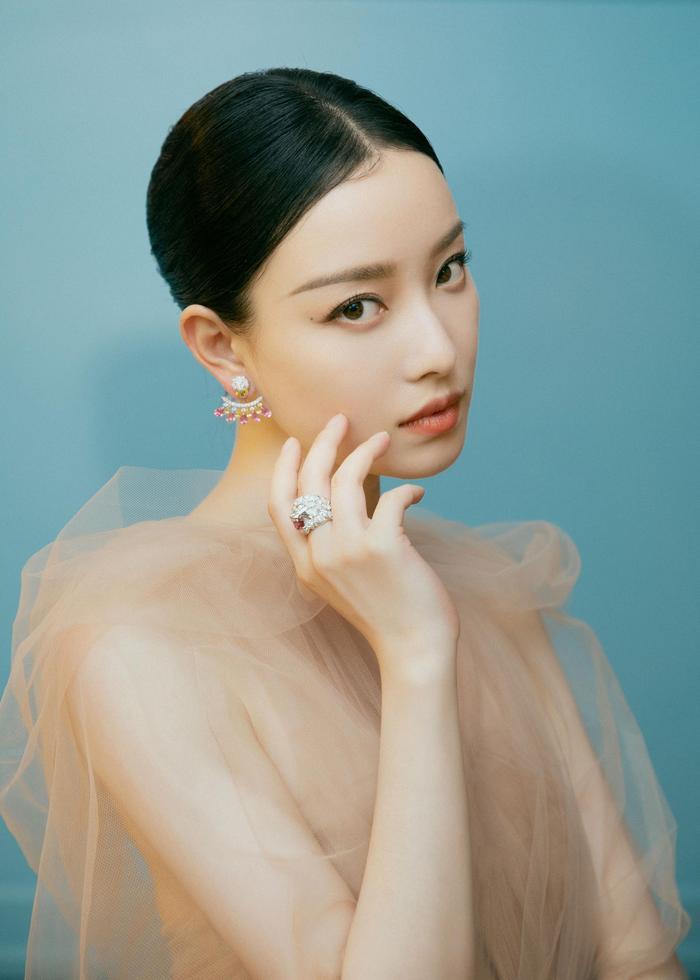 倪妮感谢张艺谋，网友：希望你站在领奖台上说感谢