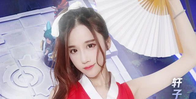 轩子巨2兔再次酒店开播，为证明“脚不臭”做出这1动作