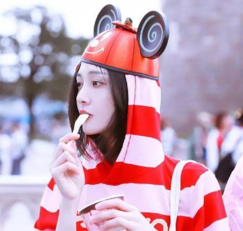 郑爽回应演技炸裂：听到导演表扬有点心虚，剧中服装很多不超50元