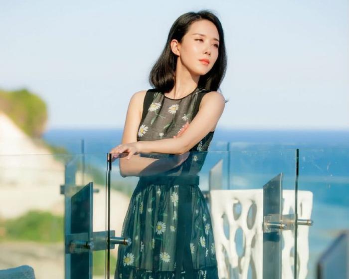 她是《宝莲灯》中的嫦娥，颜値与演技并存，今40岁仍貌美如花！