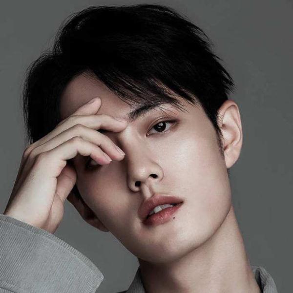 肖战并不是原名？得知他的本名后，网友：幸亏改了！