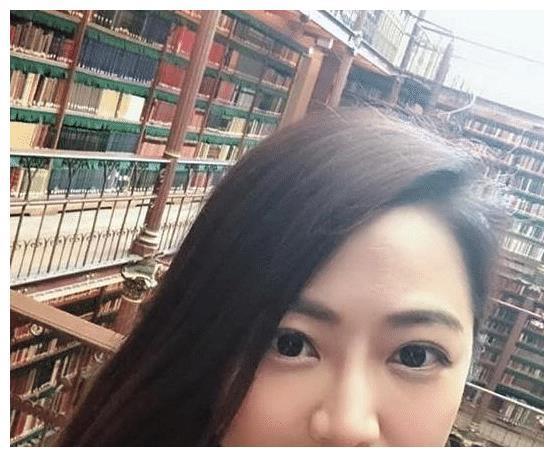 言承旭承认与该女子曾相恋两年, 堂堂正正地宣布了两人的恋爱