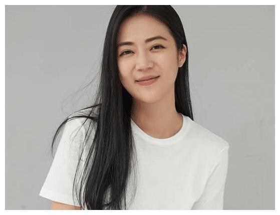 言承旭承认与该女子曾相恋两年, 堂堂正正地宣布了两人的恋爱