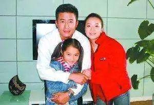 她是靳东第一任妻子，被强奸怨恨在心毒死丈夫，亲儿子送她进监狱