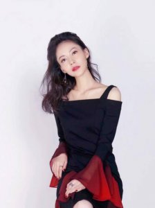 ​她是《陈二狗的妖孽人生》里二狗的干姐，现实中的她美得令人窒息