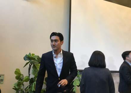 崔始源参加斯坦福会议 网友：我要吹爆SJ“国际崔”