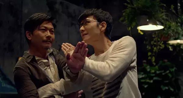 宅男救了几百年前的僵尸，亲了一下变成了绝世美女