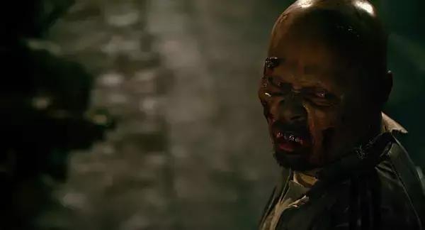 宅男救了几百年前的僵尸，亲了一下变成了绝世美女