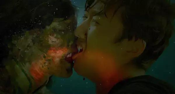 宅男救了几百年前的僵尸，亲了一下变成了绝世美女