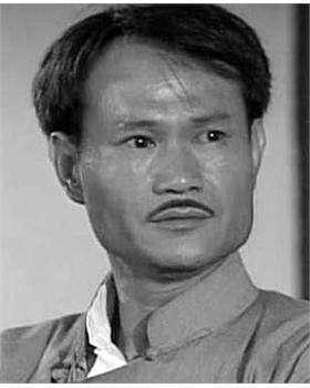 宅男救了几百年前的僵尸，亲了一下变成了绝世美女