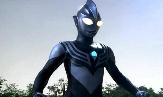 黑暗迪迦在三千万年前遇到了什么事情？他打败巨人，统治了地球