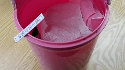 ​家里苍蝇多，教您一招，苍蝇来一只灭一只，一只苍蝇都没有