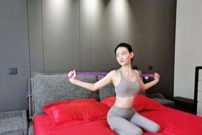 ​3个瑜伽姿势有效消除副乳，让你拥有完美胸型