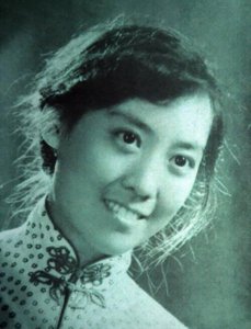 ​美貌少女嫁给七十多岁老的人