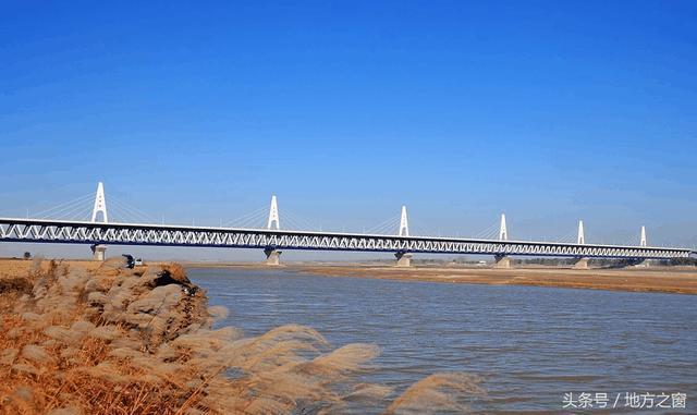 一条全长2298公里, 途径6个省市, 跨越36座车站的高速铁路