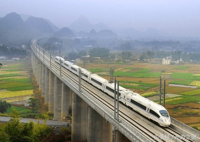 一条全长2298公里, 途径6个省市, 跨越36座车站的高速铁路
