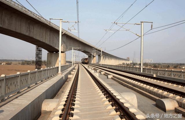 一条全长2298公里, 途径6个省市, 跨越36座车站的高速铁路