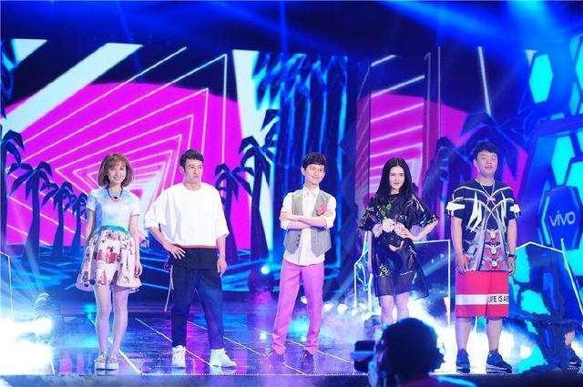 吴昕突然官宣恋情，男方竟然是熟悉的他，网友：兜兜转转还是你