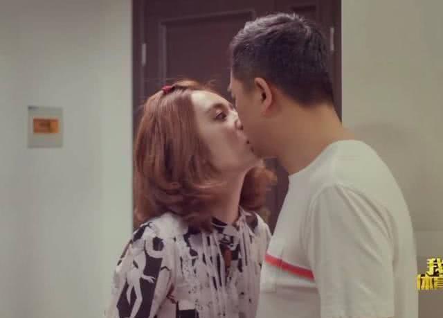 王晓晨和张嘉译接吻，上演激情“回手掏”，网友：这画面太污了