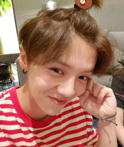 鹿晗有多爱关晓彤，从一个眼神就能发现，网友：满眼都是她