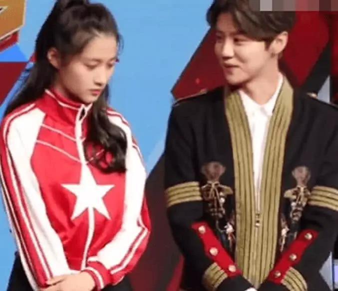 鹿晗有多爱关晓彤，从一个眼神就能发现，网友：满眼都是她