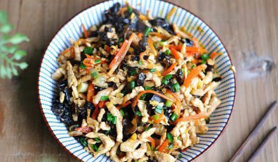 ​饭店里20块钱一盘的鱼香肉丝，手把手教你在家做，鲜嫩又下饭！