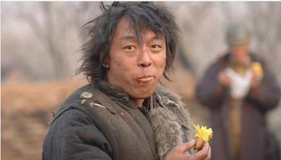 ​60亿影帝黄渤的伯乐，触及两条性命吸毒入狱，兄弟做成如许没谁了