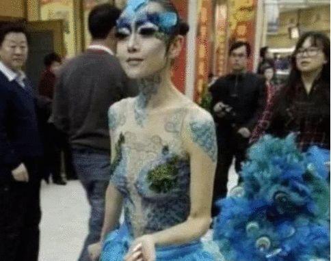 杨丽萍为舞台效果真实，衣服居然是画上去的，一切都是为了艺术