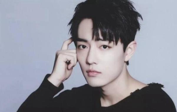 肖战童年照被疯传，看到清晰正面照的那一刻，女粉坐不住了