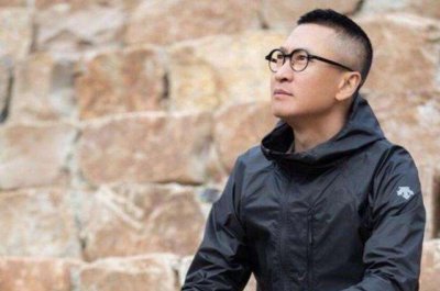 ​周杰再发文回应，用八个承认自黑自己出柜，这种洗白方式你接受么