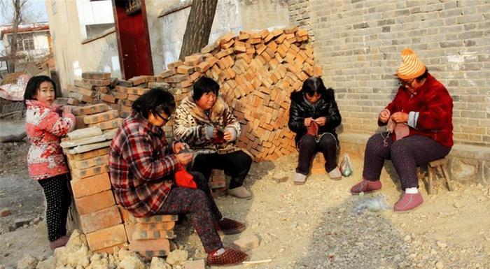 常说: 借三不借二, 救急不救穷, 啥意思? 别怪古人没提醒你