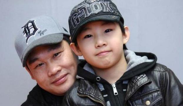 9岁和周杰伦同登春晚的侯高俊杰，放弃学业捞金，如今街头无人识