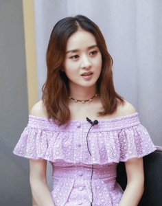 ​赵丽颖发文悼念一路相伴的铁粉：我记得你，愿一路走好！