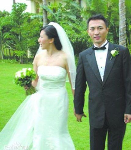 她共夺得59个世界冠军，二婚嫁给富豪生活幸福，如今从政身居高位