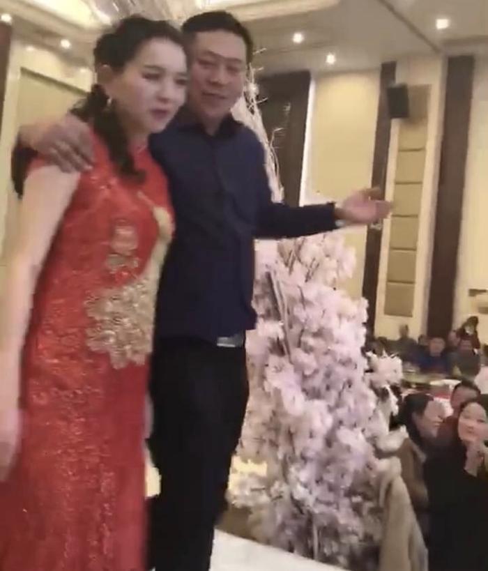 江苏盐城公公婚礼现场强吻儿媳，遭儿子和娘家人相继殴打