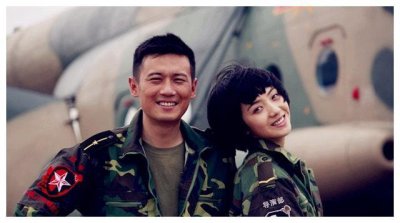 ​他们戏里戏外都是夫妻, 飒爽英姿羡飒旁人, 今身价上亿豪车出行