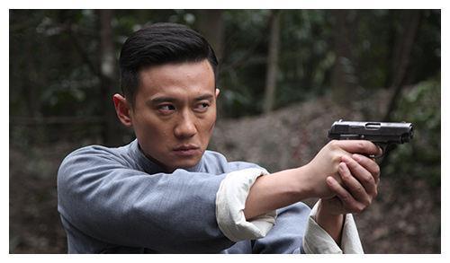 他们戏里戏外都是夫妻, 飒爽英姿羡飒旁人, 今身价上亿豪车出行