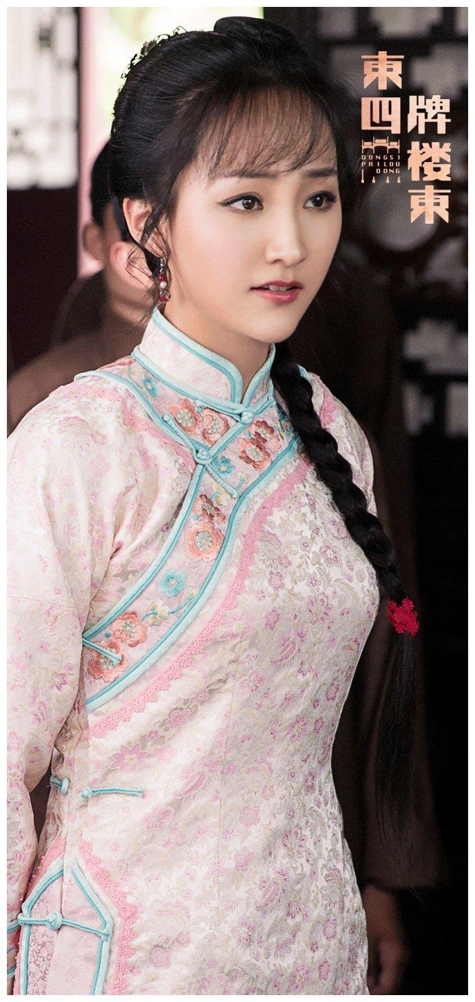 长的漂亮，24岁嫁大13岁初恋恩爱六年，如今三个子女颜值都高