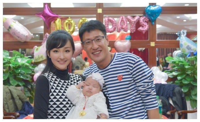 长的漂亮，24岁嫁大13岁初恋恩爱六年，如今三个子女颜值都高