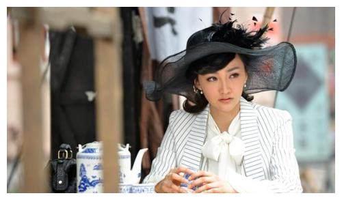 长的漂亮，24岁嫁大13岁初恋恩爱六年，如今三个子女颜值都高