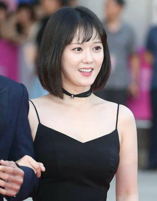 都说赵丽颖和张娜拉长得像，7张只有一张是赵丽颖，你能找出来吗