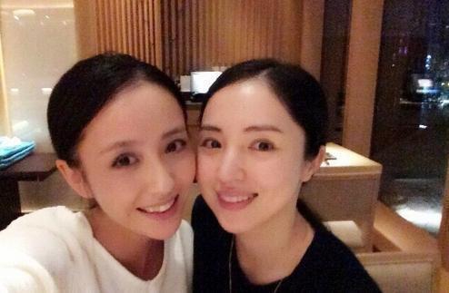 刘璇意外撞脸万茜引热议，两姐妹互相喊话以吃会友