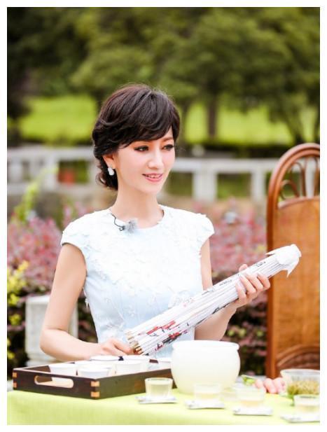 赵雅芝素颜照曝光，尽显老态，真还敢称冻龄女神吗？