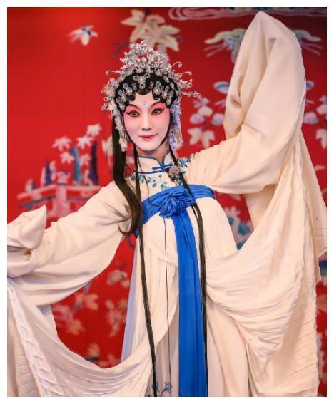 赵雅芝素颜照曝光，尽显老态，真还敢称冻龄女神吗？