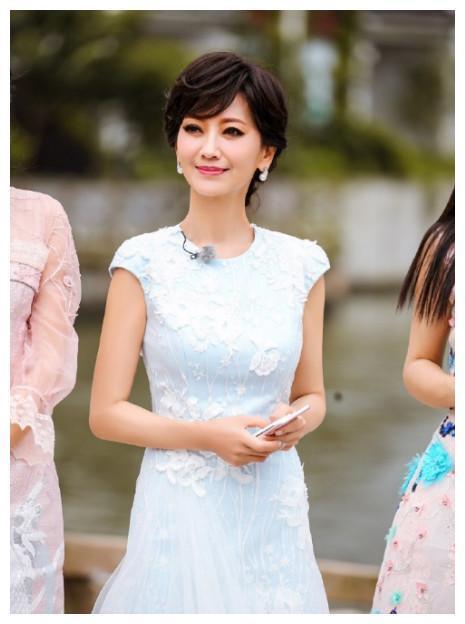 赵雅芝素颜照曝光，尽显老态，真还敢称冻龄女神吗？