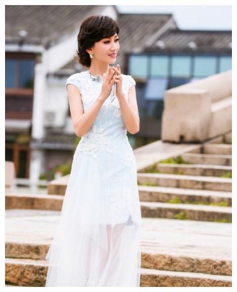 赵雅芝素颜照曝光，尽显老态，真还敢称冻龄女神吗？