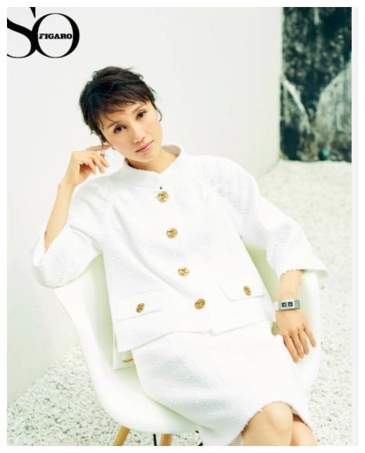 袁泉18岁青涩旧照曝光，当时还有点婴儿肥的她是越来越好看了