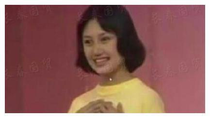 袁泉18岁青涩旧照曝光，当时还有点婴儿肥的她是越来越好看了