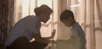 ​孕妇携7岁孩子轻生，腹中还有三个月大胎儿，悲剧竟由家长群引发