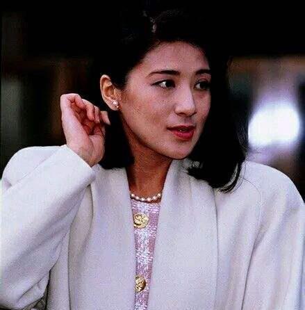 雅子妃备受质疑，纪子妃却被夸赞，不只因生儿子，还有其他原因？